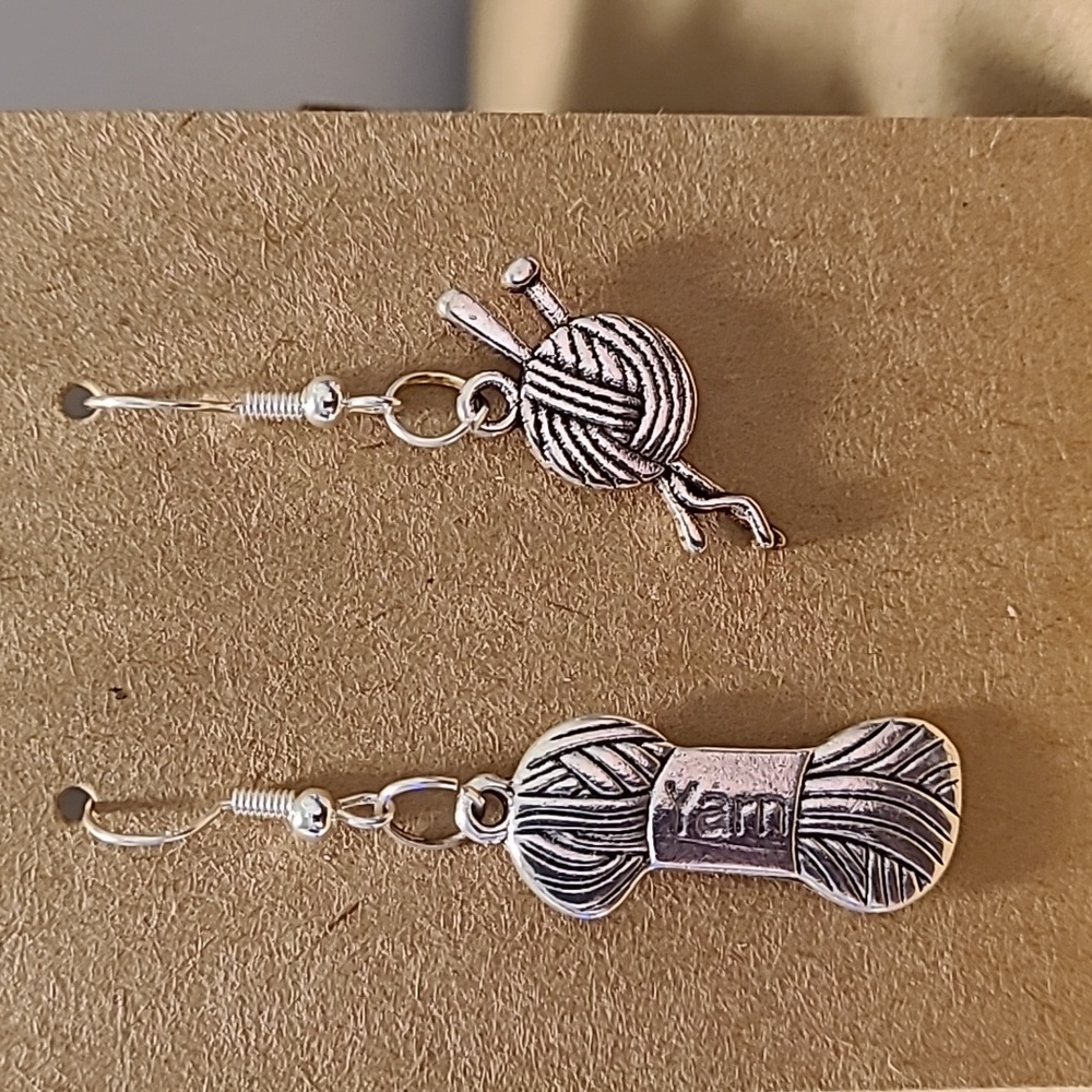 Handmade Knitting Theme Dangle Drop Earrings Ladies Silver Tone NWOT Casual Fun - Picture 2 of 5